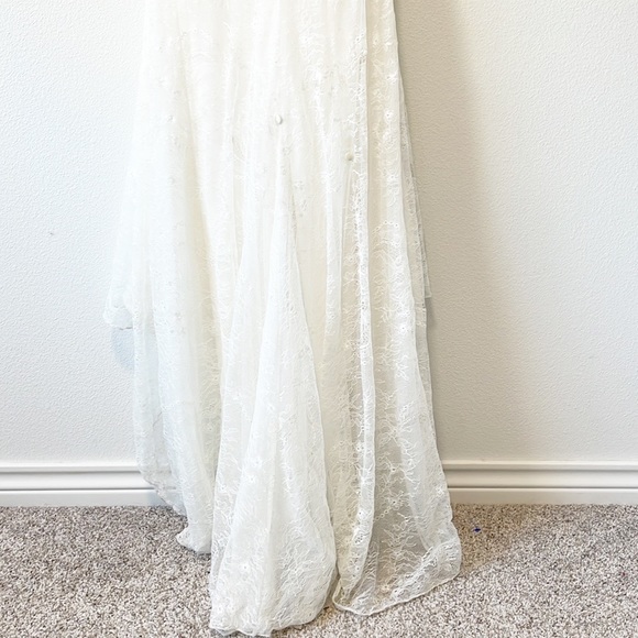 White By Vera Wang Wedding Dress Style VW351044 Size 2 - Picture 10 of 16